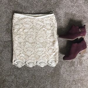 Forever 21 cream lace skirt